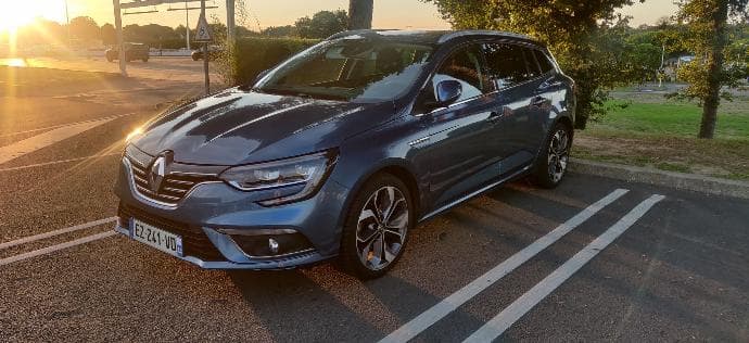 Mégane IV Estate Intens — voiture de location Léa Auto